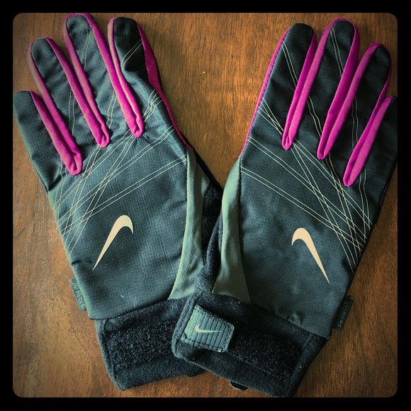 nike running gloves with key pocket